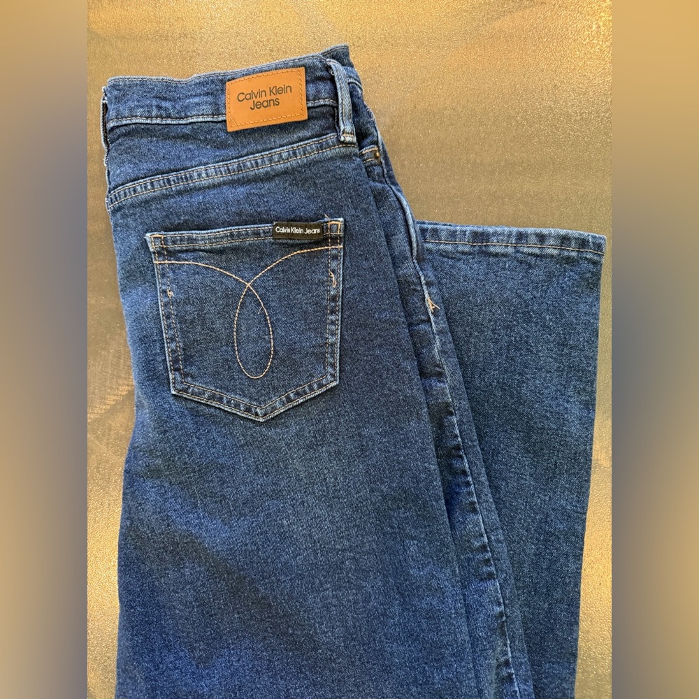 Calvin Klein High Waist Denim Jeans in Dark Blue. Size 8 Iconic style! Worn once